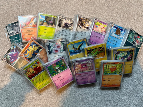 Pokemon card bundle lot - lot,
